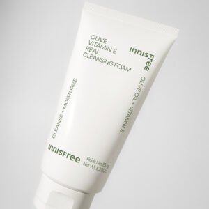 Innisfree olive vitamin E real cleansing foam