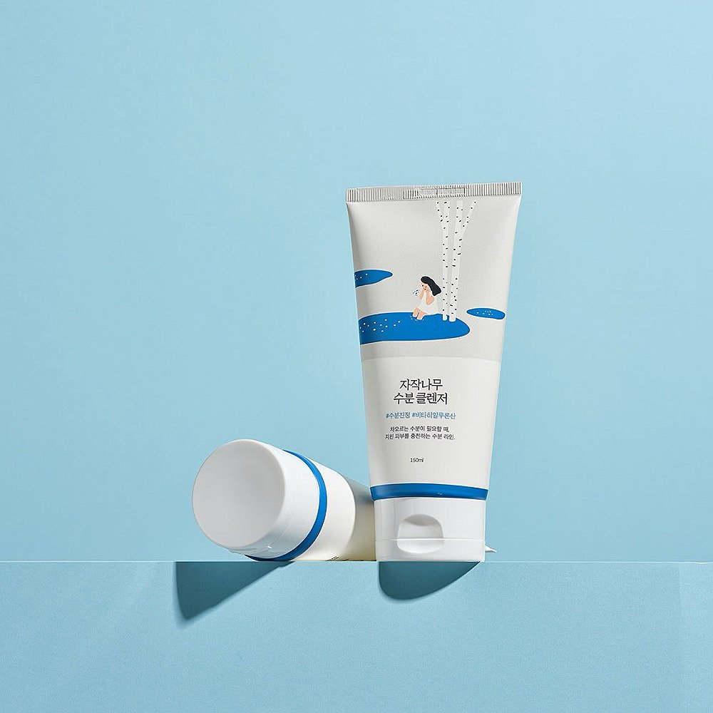 Roundlab birch juice moisturizing cleanser